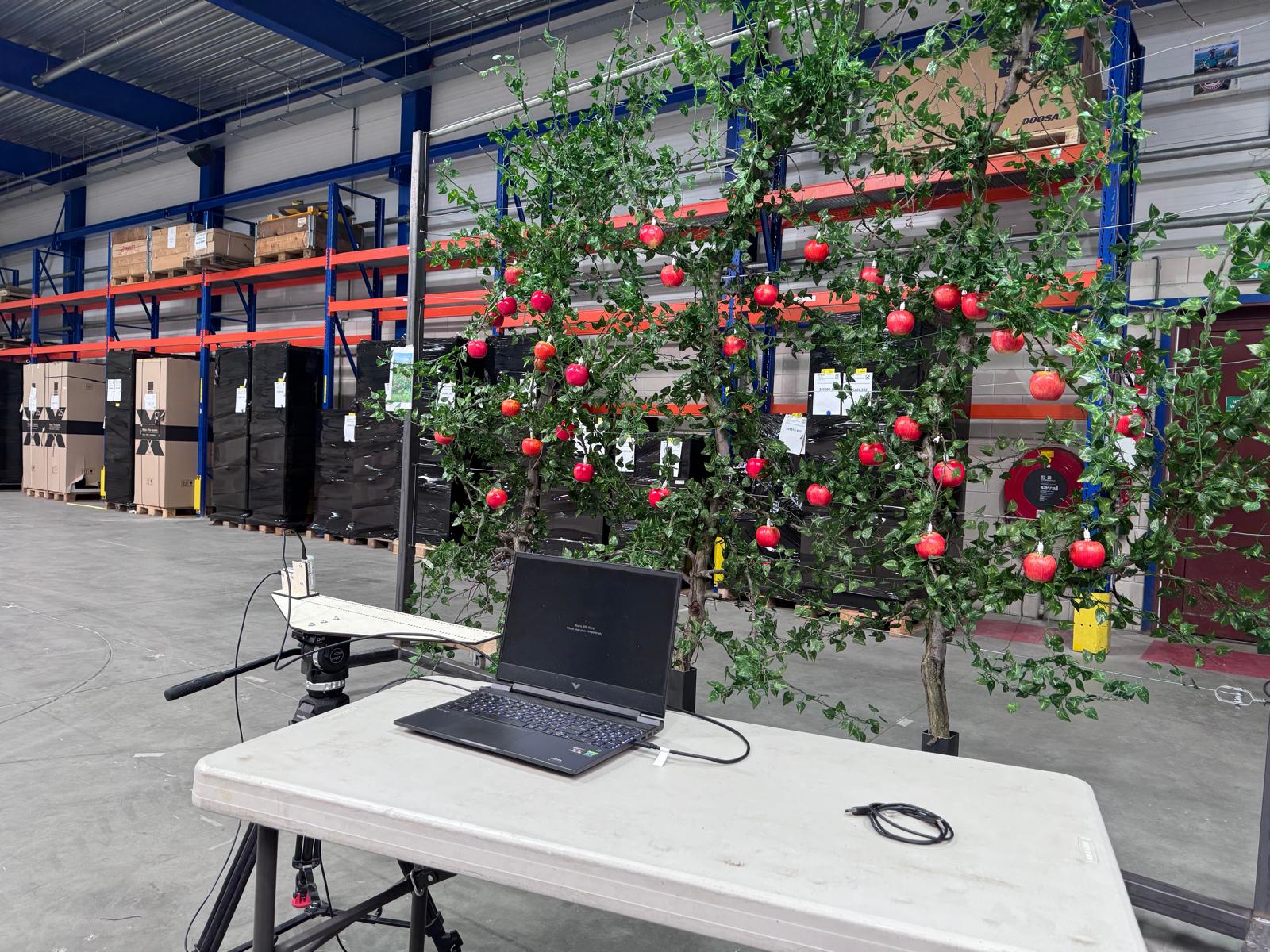 Autonomous pruning robot