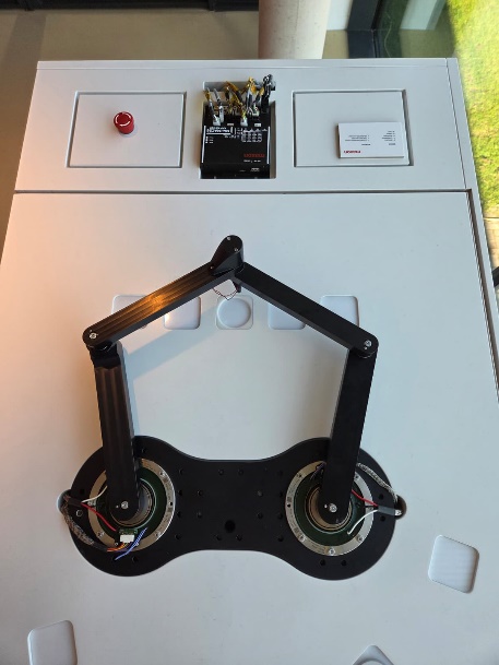 Top view of the dual-axis parallel SCARA arm